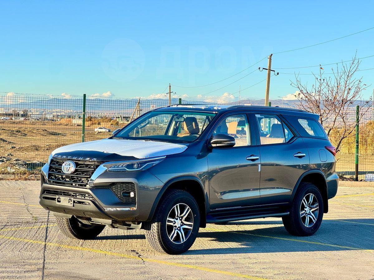 Toyota Fortuner — фото 2